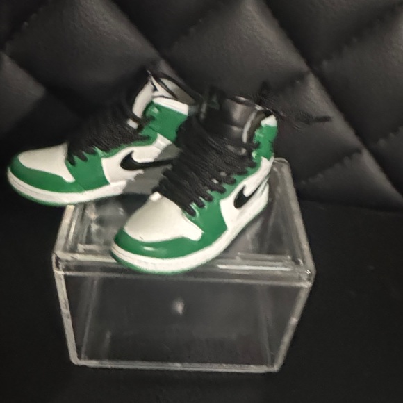 Green and Black High-Top Sneakers - Picture 1 of 1